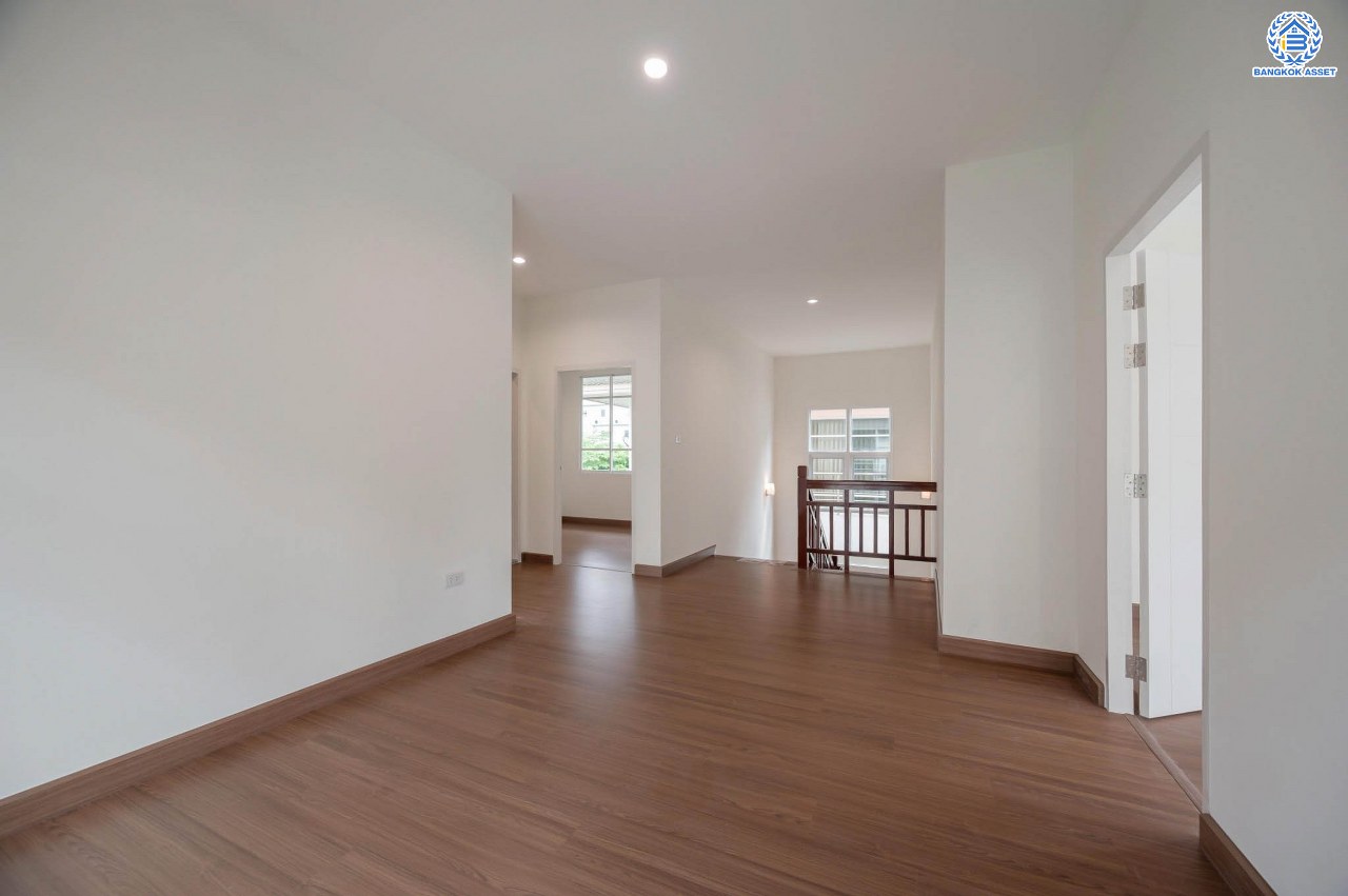 บ้านมือสองตกแต่งใหม่ โครงการ สิทธารมย์รีเจนท์ ลาดพร้าว101 เนื้อที่ 75.3 ตร.ว. ฟังก์ชันรวม 3 ห้องนอน 3 ห้องน้ำ 1 ห้องอเนกประสงค์ จอดรถได้ 2 คัน กว้างขวาง พร้อมทุกการใช้งาน บนทำเลใจกลางเมือง เชื่อมต่อทั้ง ถนนนวมินทร์, ถนนนวลจันทร์, ถ.ลาดพร้าว, ถ.รามอินทรา ใกล้ The Walk เกษตรนวมินทร์ และทางด่วนรามอินทรา...